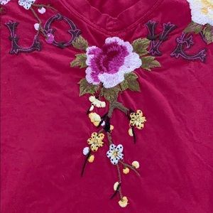 Johnny Was JWLA  red embroidered tee v neck